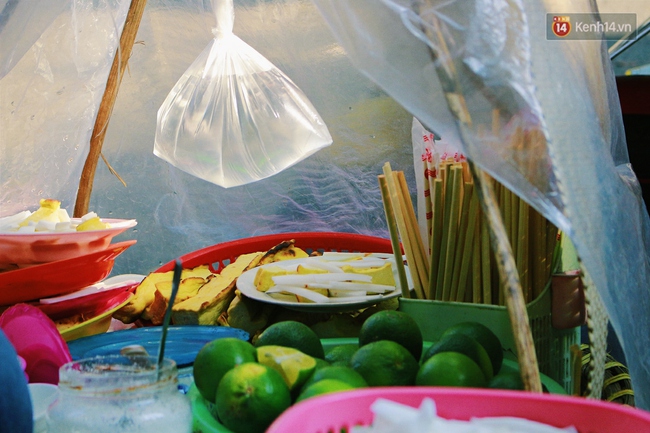 Hà Nội: Lạ miệng, lạ mắt món gỏi sứa đậu phụ mắm tôm trên phố Hàng Chiếu - Ảnh 7.