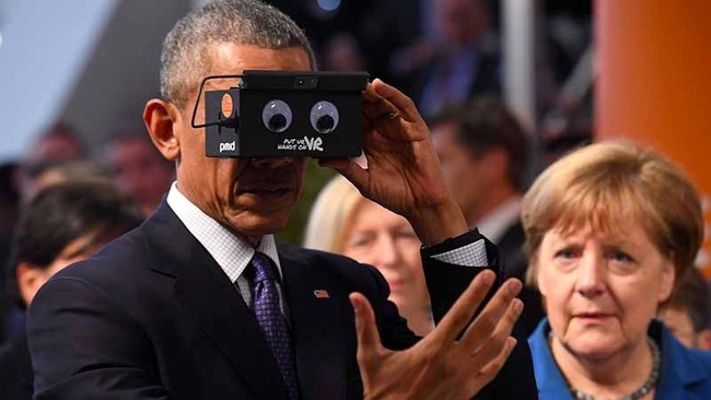 Mải nghịch kính thực tế ảo, Tổng thống Obama thành nạn nhân của các thánh chế ảnh - Ảnh 1.