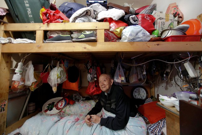 Chùm ảnh: Cuộc sống nghèo khổ phía sau những tòa nhà chọc trời và cuộc sống xa hoa ở Thượng Hải - Ảnh 7.