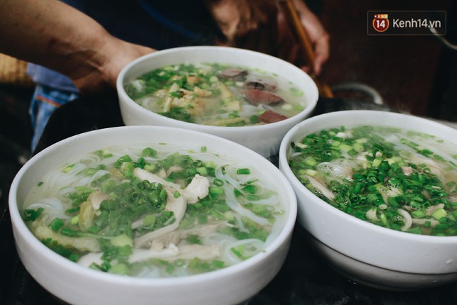 Qu&aacute;n phở g&agrave; gia truyền 3 đời si&ecirc;u đắt kh&aacute;ch ở H&agrave; Nội - Ảnh 5.