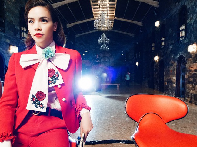 H&agrave; Hồ đẹp &ldquo;quyền lực&rdquo; trong hậu trường The Face - Ảnh 7.