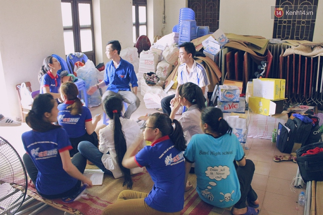 Nơi th&agrave;nh phố xa lạ, vẫn c&oacute; người đồng h&agrave;nh c&ugrave;ng sĩ tử ngh&egrave;o từ miếng ăn, giấc ngủ - Ảnh 1.