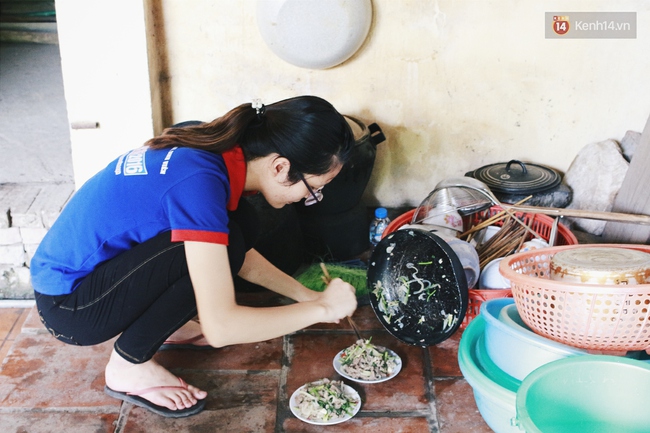 Nơi th&agrave;nh phố xa lạ, vẫn c&oacute; người đồng h&agrave;nh c&ugrave;ng sĩ tử ngh&egrave;o từ miếng ăn, giấc ngủ - Ảnh 9.
