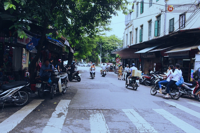 Có gì ở những con đường, con ngõ ngắn nhất trong lòng phố cổ Hà Nội - Ảnh 2.