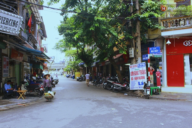 Có gì ở những con đường, con ngõ ngắn nhất trong lòng phố cổ Hà Nội - Ảnh 3.