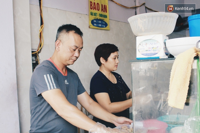 Gánh hàng của mẹ truyền lại cho 4 chị em - chuyện về quán ăn nhỏ hút khách suốt 30 năm ở Hà Nội - Ảnh 2.