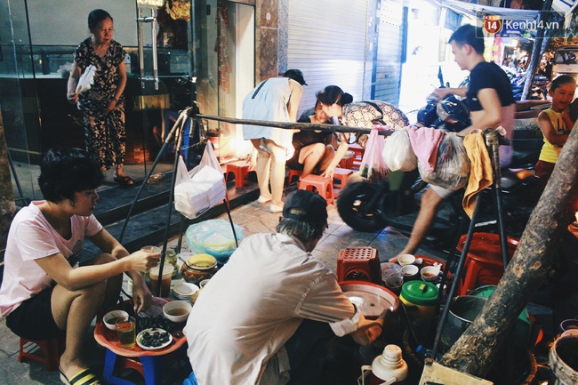 Qu&aacute;n ốc luộc vỉa h&egrave; 20 năm chuy&ecirc;n đắt kh&aacute;ch l&uacute;c nửa đ&ecirc;m ở H&agrave; Nội - Ảnh 4.
