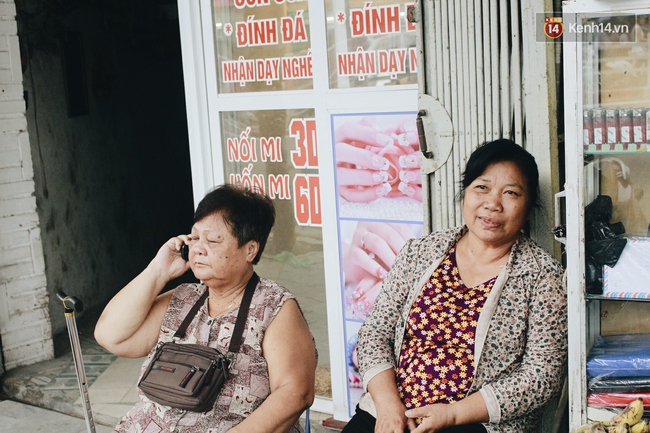 Cậu b&eacute; 4 tuổi nằm co ro ở vỉa h&egrave; H&agrave;ng B&ocirc;ng v&agrave; lời k&ecirc;u gọi của cha nhờ cộng đồng mạng t&igrave;m người nu&ocirc;i - Ảnh 12.