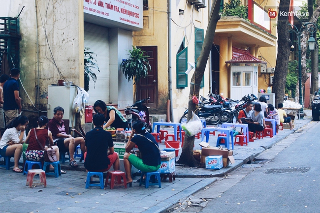 Hàng quán quanh hồ Gươm than vãn ế khách, kinh doanh dịch vụ nước vỉa hè được dịp lên ngôi - Ảnh 18.