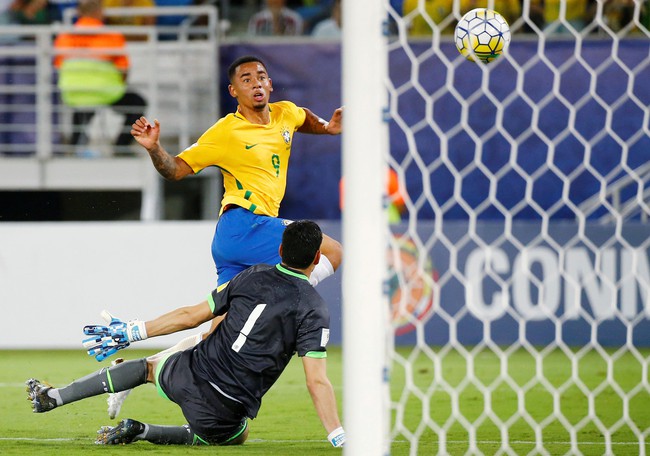 Neymar chảy máu lênh láng trong chiến thắng 5 sao của Brazil - Ảnh 5.
