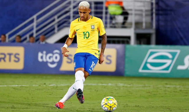 Neymar chảy máu lênh láng trong chiến thắng 5 sao của Brazil - Ảnh 3.