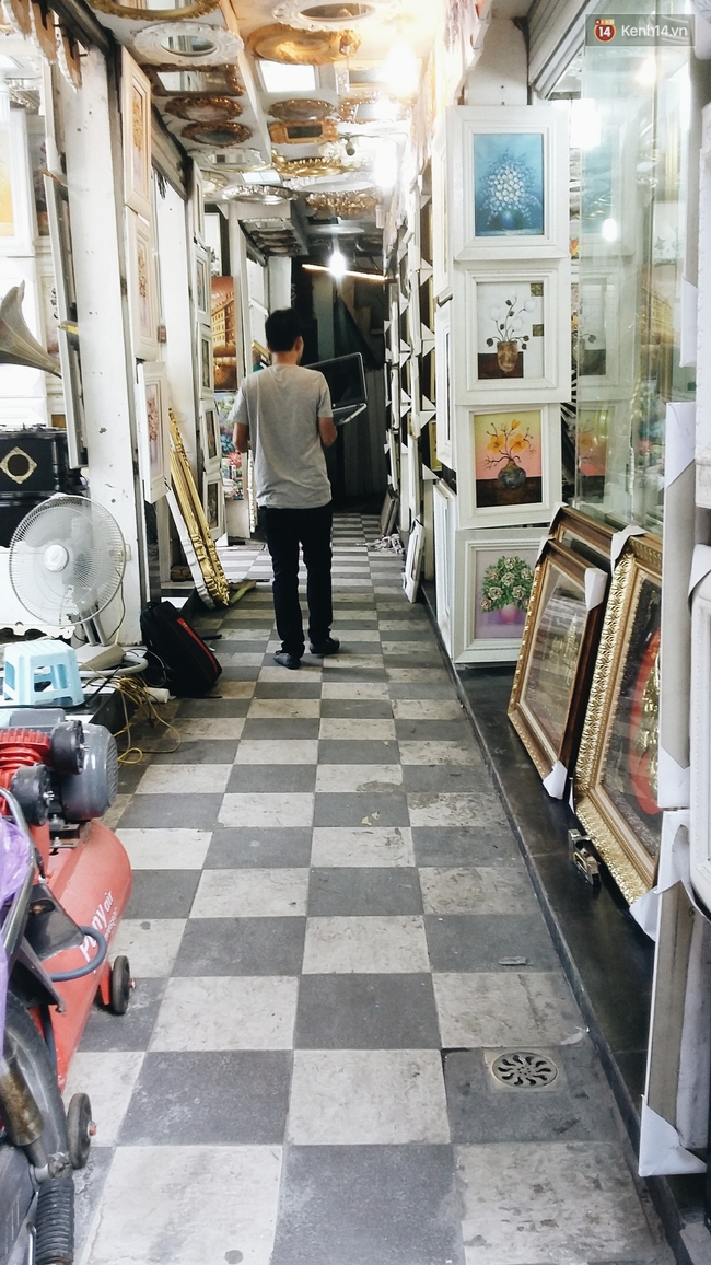 Nghệ sĩ Chiều Xu&acirc;n v&agrave; gần 20 hộ d&acirc;n trong biệt thự phố Nguyễn Th&aacute;i Học đang n&iacute;n thở lo sợ ch&aacute;y nổ, sập nh&agrave; - Ảnh 4.
