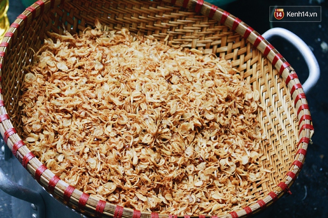 Qu&aacute;n miến trộn mực vừa ngon vừa th&acirc;n thiện, h&uacute;t kh&aacute;ch H&agrave; Nội 10 năm qua - Ảnh 9.