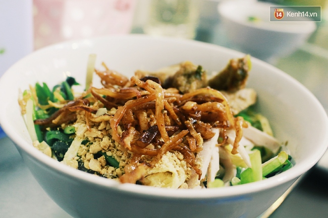 Qu&aacute;n miến trộn mực vừa ngon vừa th&acirc;n thiện, h&uacute;t kh&aacute;ch H&agrave; Nội 10 năm qua - Ảnh 12.