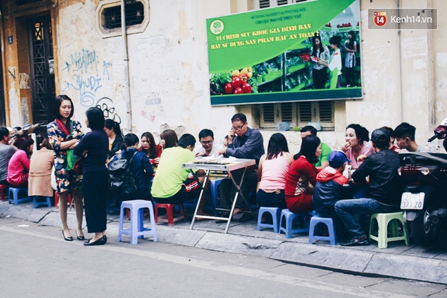 Có những hàng quán ở Hà Nội chỉ chờ khi đông về để hút khách - Ảnh 5.