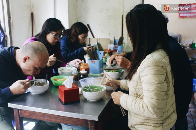 Bún mọc gà Nguyễn Chế Nghĩa - Người Hà Nội nào mê món này mà chưa đến đây ăn thì phí đời! - Ảnh 9.