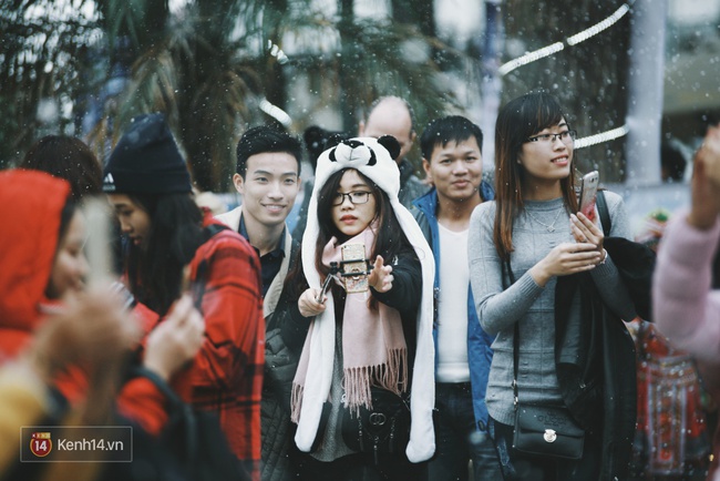 C&oacute; ai vừa tận hưởng Gi&aacute;ng sinh tại Lễ hội Tuyết lớn nhất Sapa 2016 kh&ocirc;ng? - Ảnh 8.
