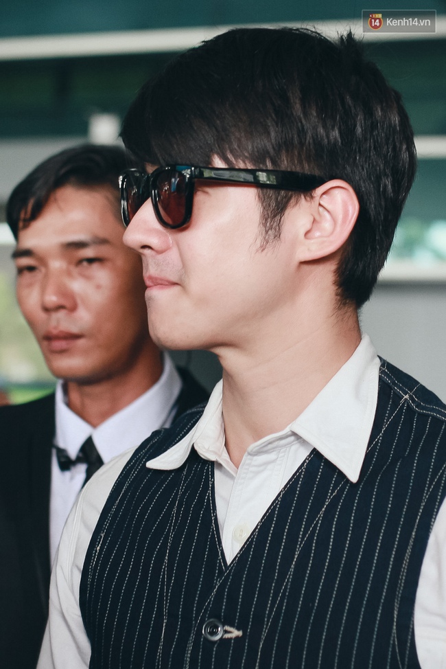 Mario Maurer cực điển trai, đội n&oacute;n l&aacute; vẫy ch&agrave;o người h&acirc;m mộ Việt Nam - Ảnh 14.