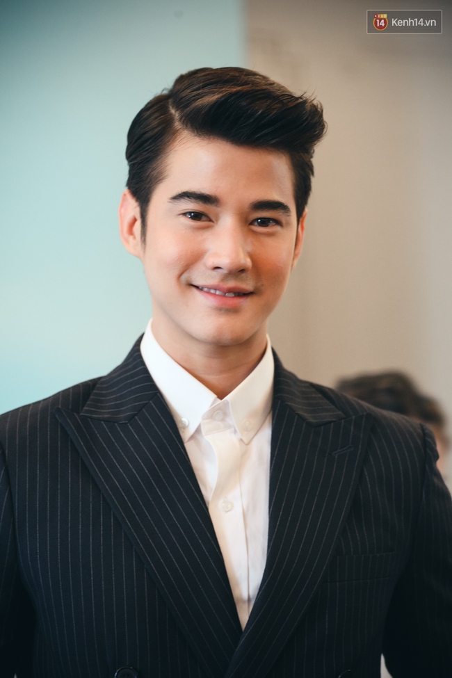 Cận cảnh vẻ điển trai không góc chết của Mario Maurer trong họp báo tại Việt Nam - Ảnh 11.