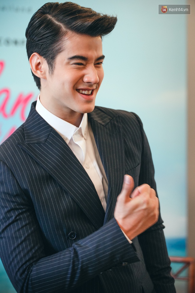 Cận cảnh vẻ điển trai không góc chết của Mario Maurer trong họp báo tại Việt Nam - Ảnh 12.