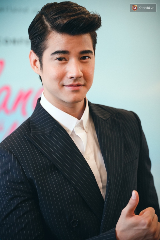 Cận cảnh vẻ điển trai không góc chết của Mario Maurer trong họp báo tại Việt Nam - Ảnh 13.