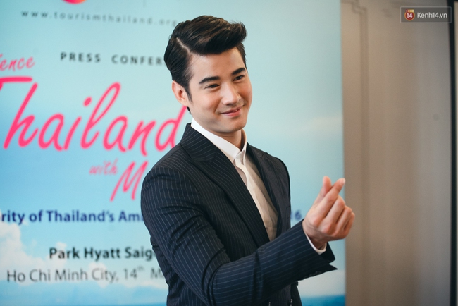 Cận cảnh vẻ điển trai không góc chết của Mario Maurer trong họp báo tại Việt Nam - Ảnh 14.