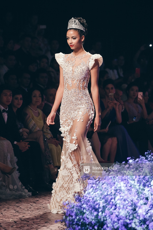 Kỳ Duyên, Phạm Hương đọ trình catwalk trong show thời trang cùng loạt mẫu đình đám - Ảnh 6.