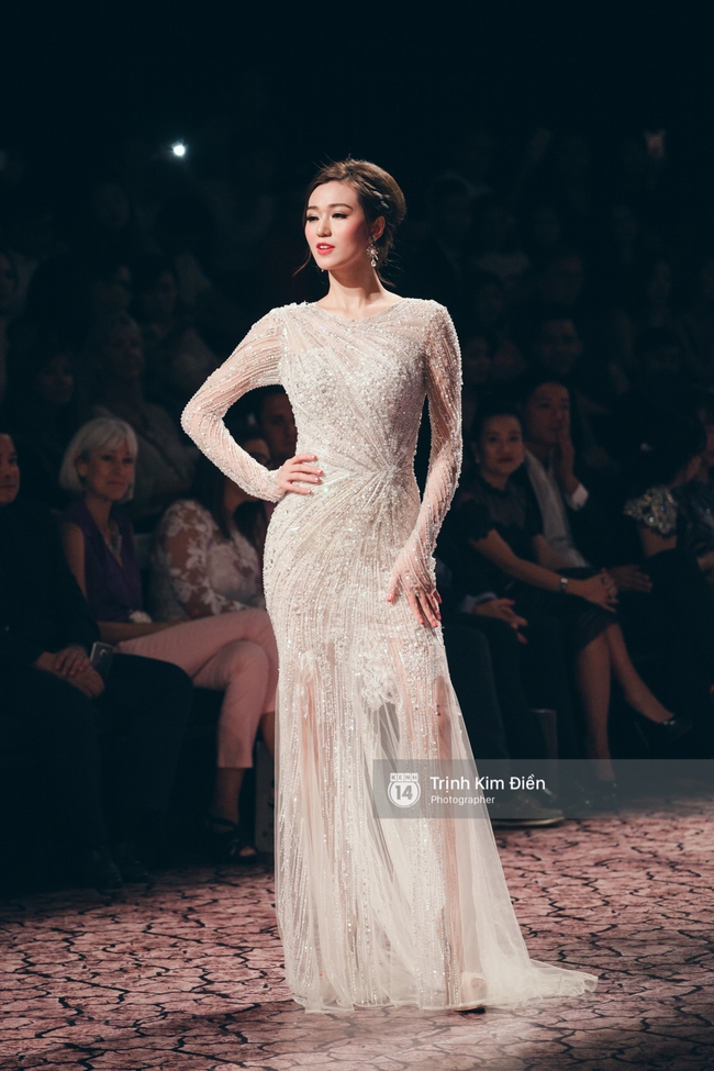 Kỳ Duyên, Phạm Hương đọ trình catwalk trong show thời trang cùng loạt mẫu đình đám - Ảnh 9.