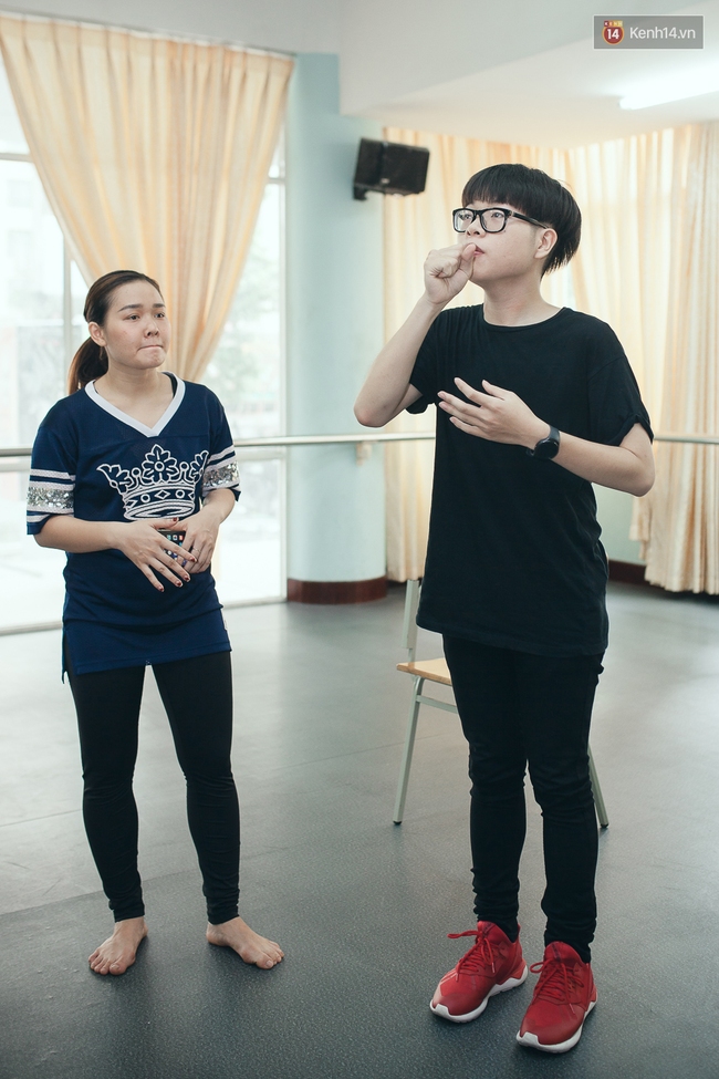 Đức Ph&uacute;c su&yacute;t l&agrave;m Mỹ T&acirc;m phi&ecirc;n bản xấu nhất tr&ecirc;n s&acirc;n khấu - Ảnh 5.