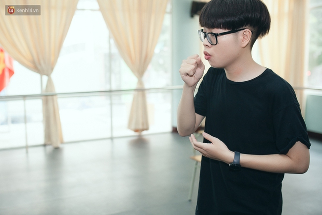 Đức Ph&uacute;c su&yacute;t l&agrave;m Mỹ T&acirc;m phi&ecirc;n bản xấu nhất tr&ecirc;n s&acirc;n khấu - Ảnh 6.