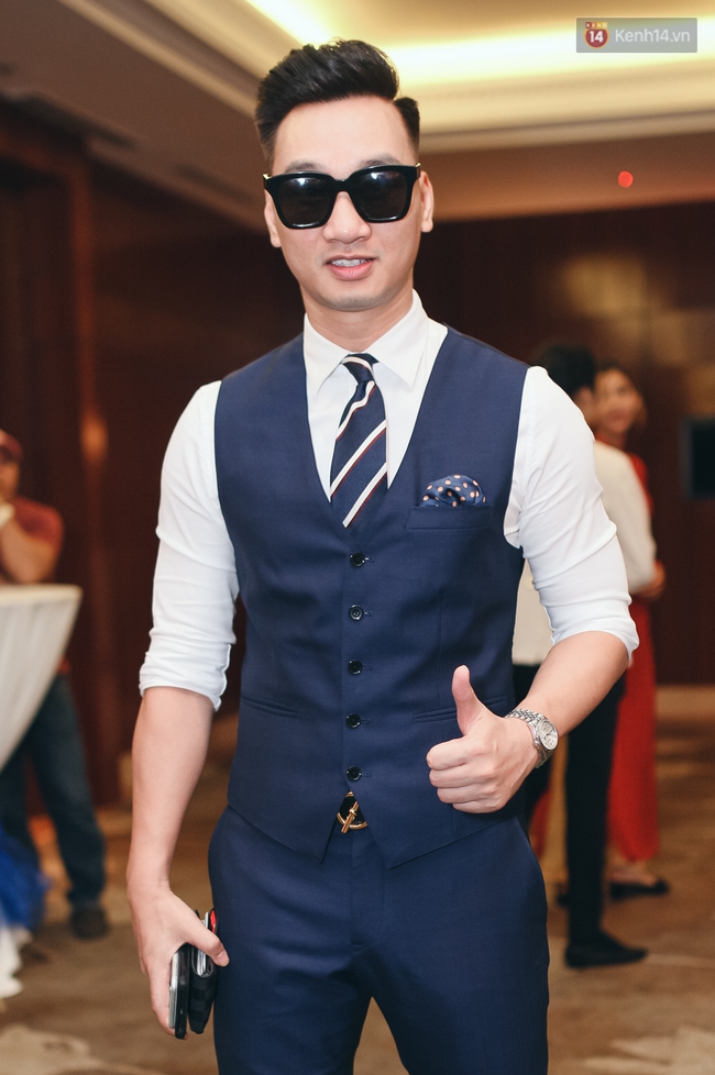 Công Vinh lịch lãm, Diệp Lâm Anh sexy trong buổi ra mắt Cầu thủ nhí - Ảnh 5.