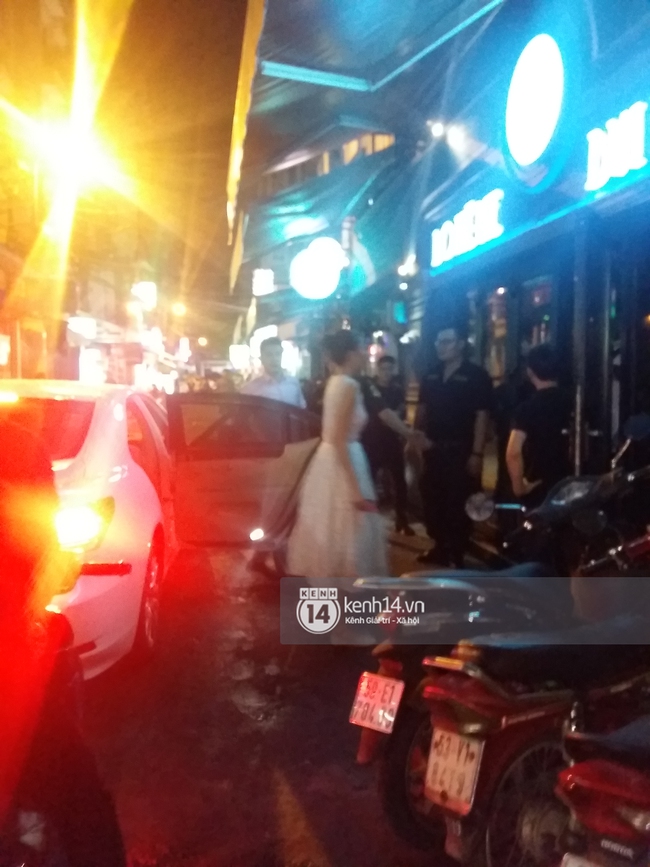 Mạc Hồng Qu&acirc;n - Kỳ H&acirc;n đi quẩy c&ugrave;ng bạn b&egrave; sau tiệc cưới - Ảnh 5.