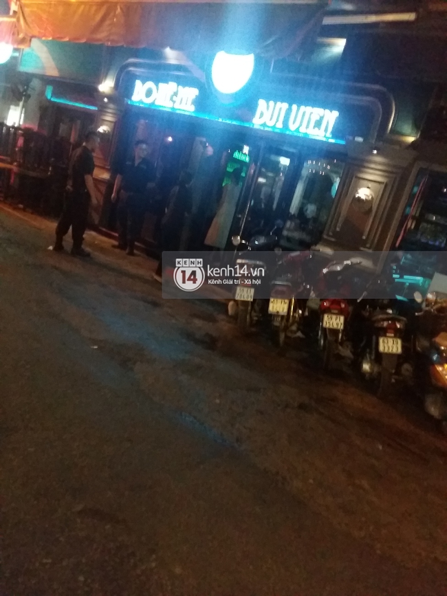 Mạc Hồng Qu&acirc;n - Kỳ H&acirc;n đi quẩy c&ugrave;ng bạn b&egrave; sau tiệc cưới - Ảnh 7.