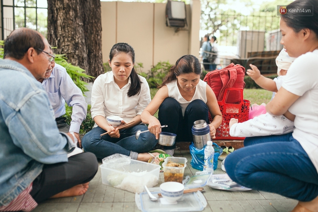 Kết thúc buổi thi Toán, thí sinh đánh giá đề năm nay khó - Ảnh 35.