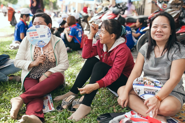 Thí sinh hoàn tất môn Ngoại ngữ, kết thúc ngày thi THPT Quốc gia đầu tiên - Ảnh 43.