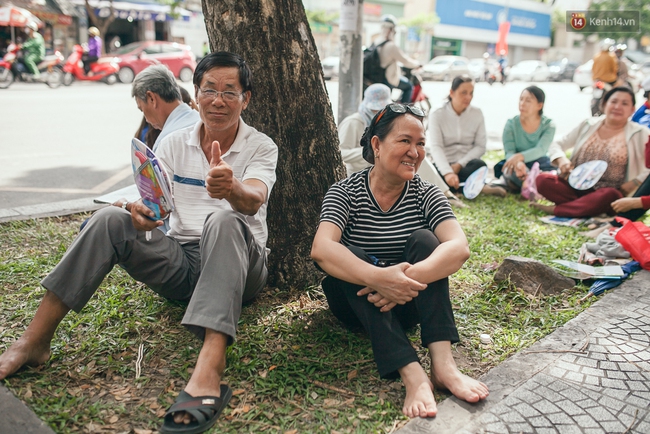 Thí sinh hoàn tất môn Ngoại ngữ, kết thúc ngày thi THPT Quốc gia đầu tiên - Ảnh 44.