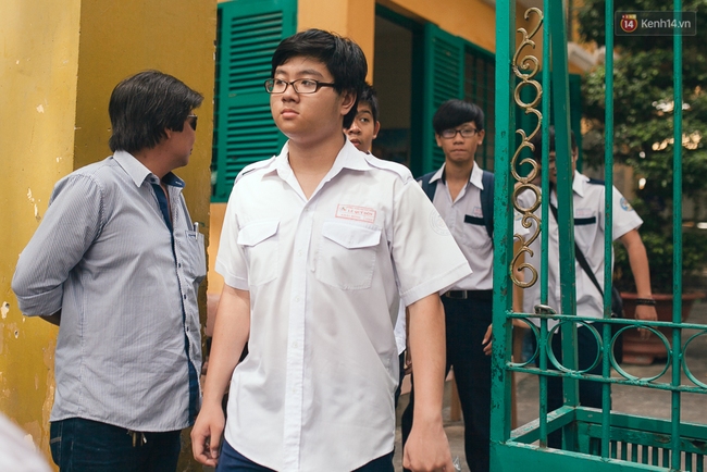 Th&iacute; sinh kết th&uacute;c buổi thi m&ocirc;n Văn, nhiều người bất ngờ v&igrave; đo&aacute;n sai đề - Ảnh 37.
