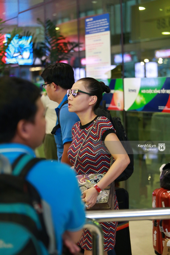Vợ chồng Thu Minh tình cảm xuất hiện ở sân bay sau khi bị tố lừa đảo tiền tỉ - Ảnh 2.