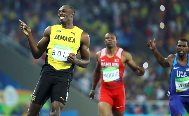 Tia chớp Usain Bolt có đủ thời gian để cười với đối thủ khi cán đích đầu tiên tại Olympic - Ảnh 5.