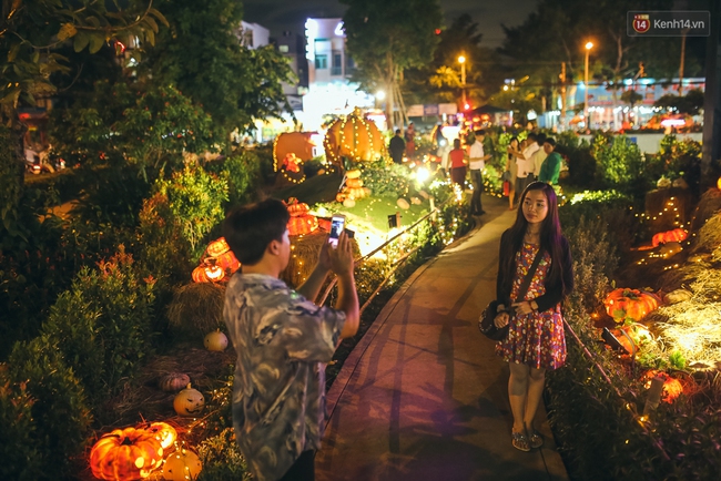 Vườn bí ngô ở Bình Tân: Điểm chụp ảnh hot nhất Halloween năm nay cho giới trẻ Sài Gòn - Ảnh 19.