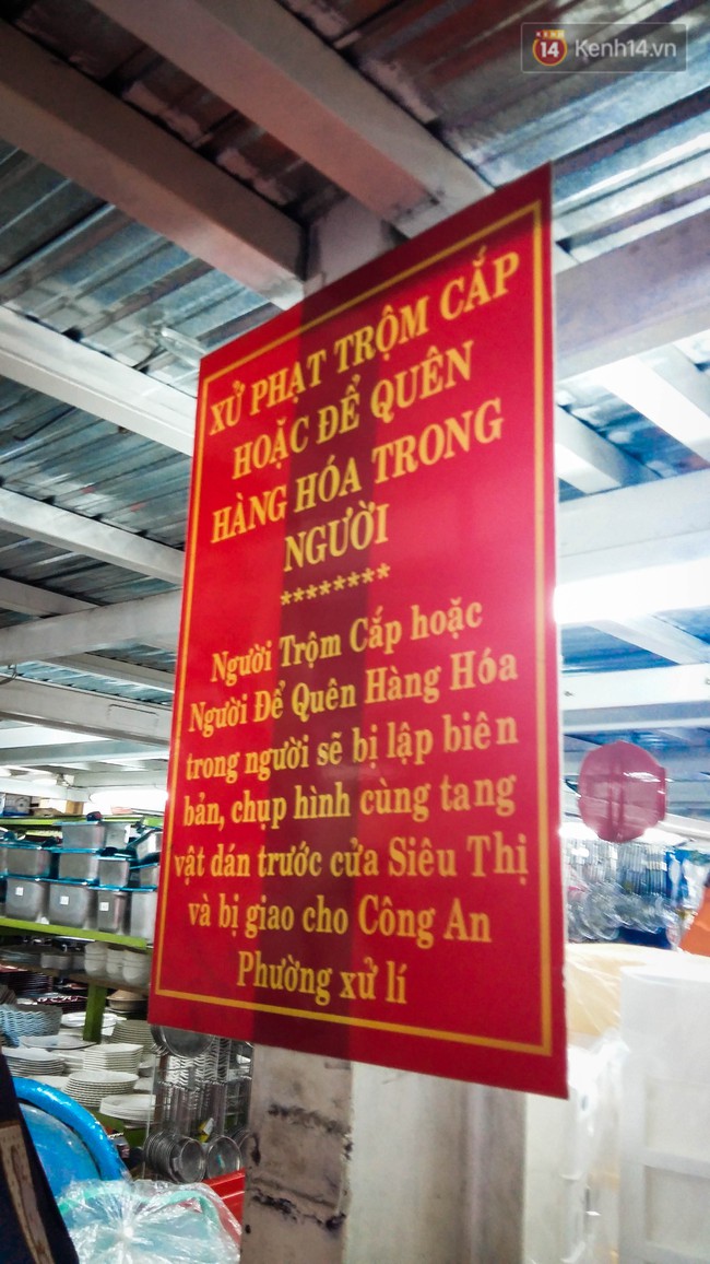 Quy định gây tranh cãi tại siêu thị ở Sài Gòn: Để quên hàng hóa trong người sẽ bị chụp hình bêu xấu - Ảnh 3.