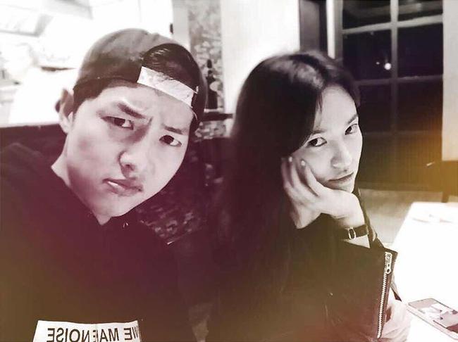 Chỉ c&ograve;n 2 tập &ldquo;Hậu Duệ Mặt Trời&rdquo; nữa, số phận Song Joong Ki sẽ đi về đ&acirc;u? - Ảnh 21.