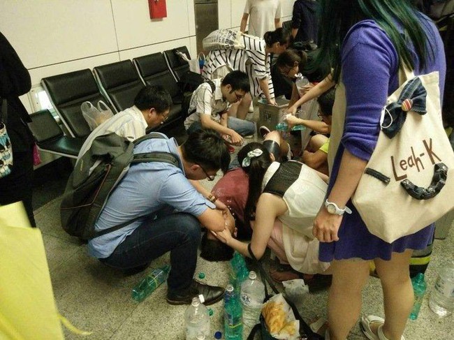 Các nạn nhân hoảng loạn trong vụ nổ tàu chở khách ở Đài Loan - Ảnh 6.