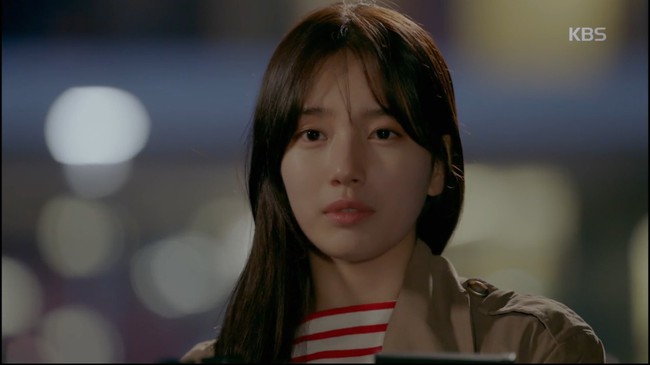Uncontrollably Fond: Kim Woo Bin cầu h&ocirc;n phụ nữ kh&aacute;c trước mặt Suzy - Ảnh 13.
