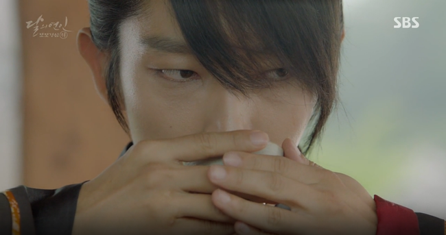 Moon Lovers: Anh Tư Lee Jun Ki xấu số, uống phải tr&agrave; hạ độc từ ch&iacute;nh mẹ m&igrave;nh - Ảnh 26.
