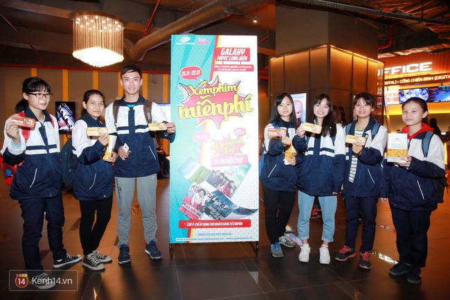 Giới trẻ H&agrave; Nội n&ocirc; nức rủ nhau xem phim miễn ph&iacute; & xem phim thả ga ở Weekend Fair - Ảnh 14.