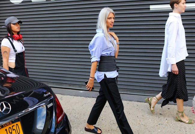 Phong c&aacute;ch ph&oacute;ng kho&aacute;ng, thực tế ăn s&acirc;u v&agrave;o m&aacute;u giới mộ điệu thời trang tại NYFW - Ảnh 18.