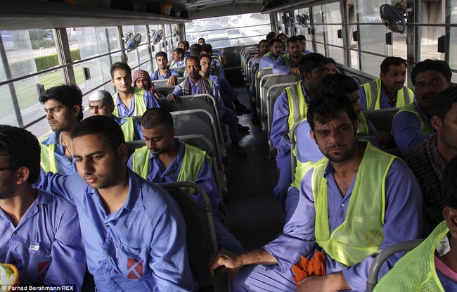 G&oacute;c khuất trần trụi của người lao động ngh&egrave;o đằng sau &aacute;nh h&agrave;o quang của Dubai - Ảnh 5.
