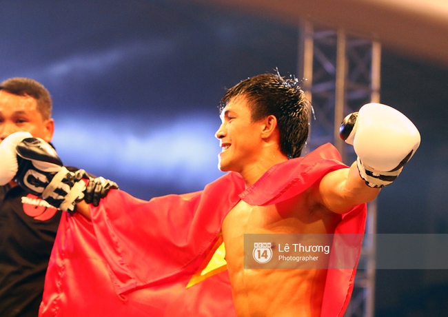 Knock-out đối thủ trong 1 phút, Nguyễn Trần Duy Nhất lần thứ 6 liên tiếp vô địch thế giới - Ảnh 1.