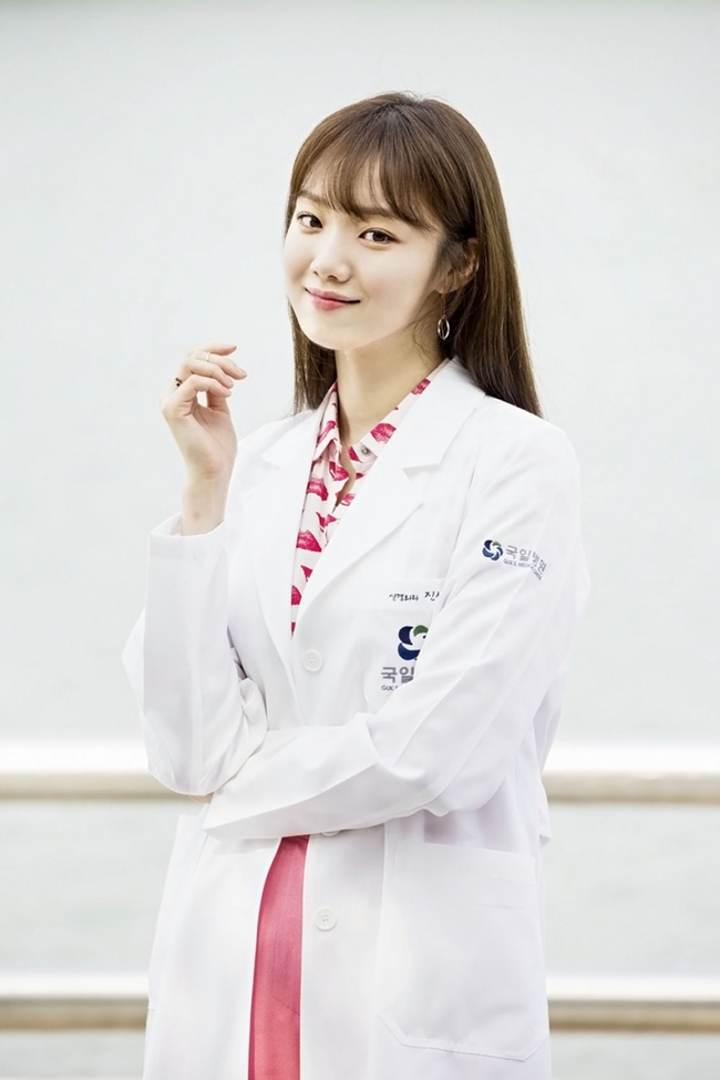 Park Shin Hye “hổ báo” bẻ tay, tung cước trong teaser mới của “Doctors” - Ảnh 26.